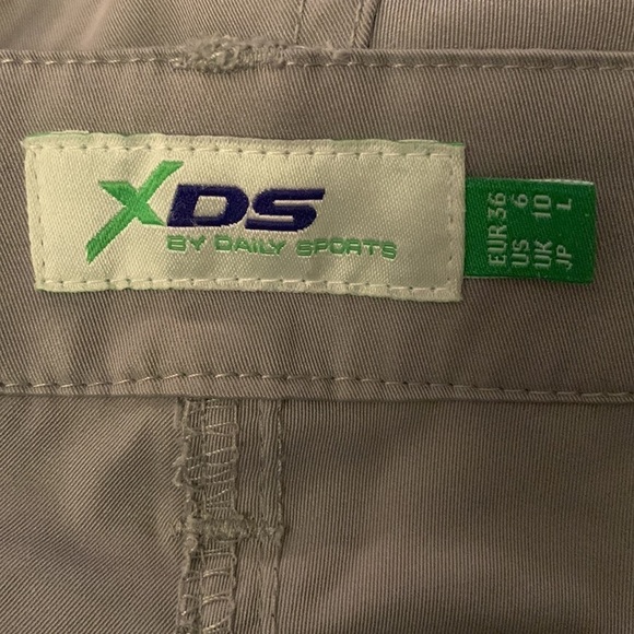 XDS Cropped or Capris Cargo style pants Sz 6 Athletic 5 front pockets zipper leg - Picture 8 of 9